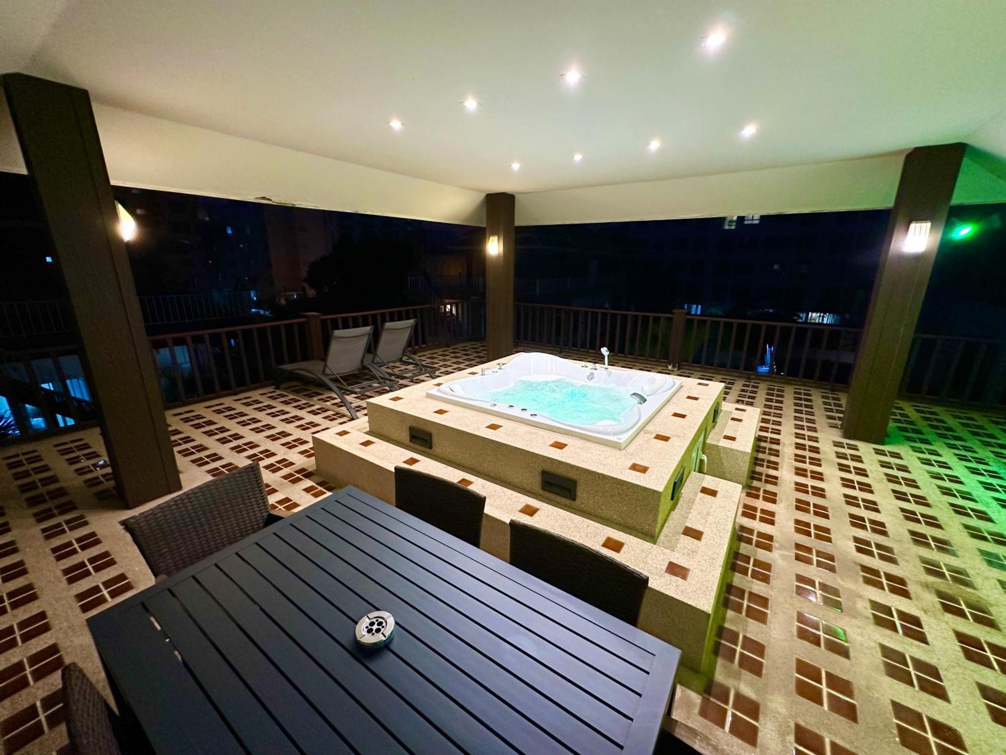 Private Pool & Jacuzzi Villa Pattaya - 600M From Beach Exterior photo