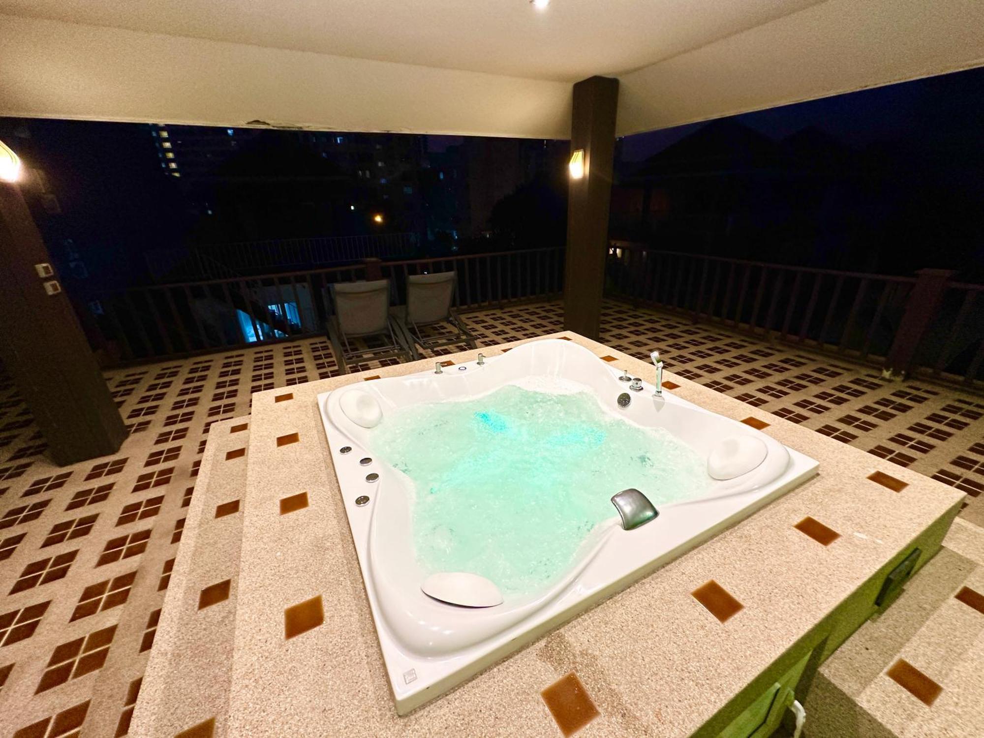 Private Pool & Jacuzzi Villa Pattaya - 600M From Beach Exterior photo